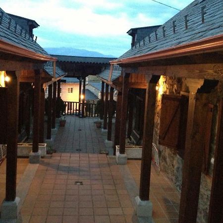 Alojamientos Rurales El Fontano Galende ภายนอก รูปภาพ