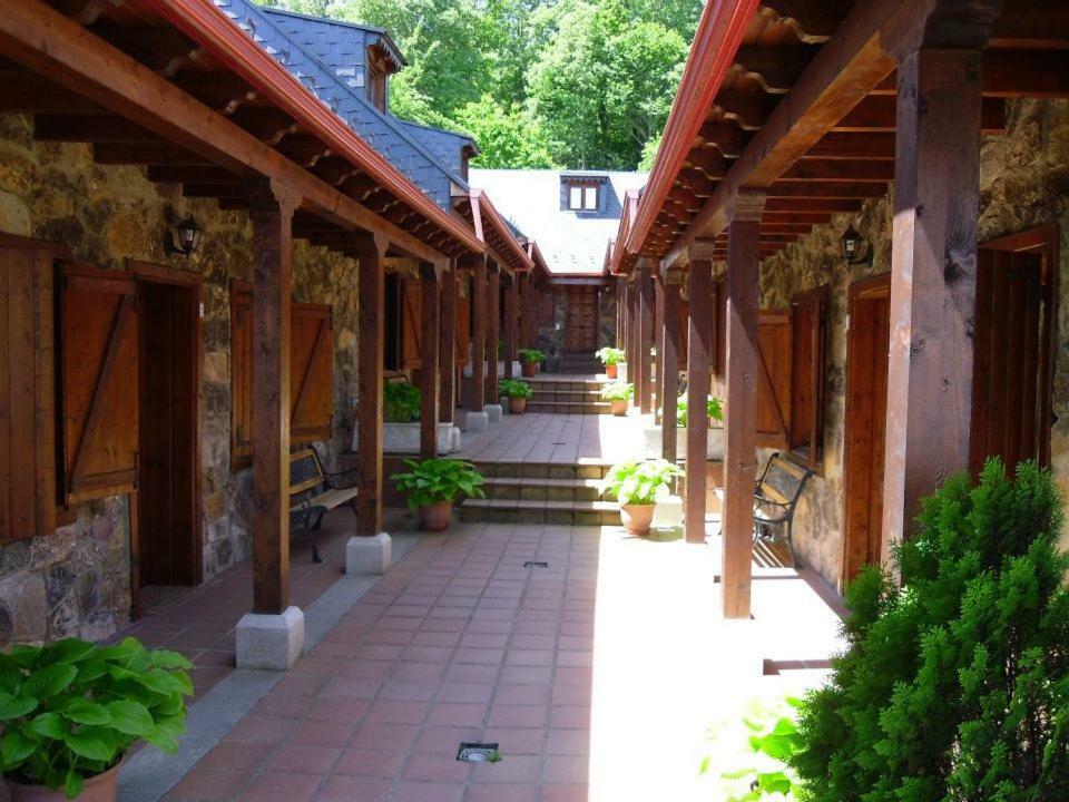 Alojamientos Rurales El Fontano Galende ภายนอก รูปภาพ