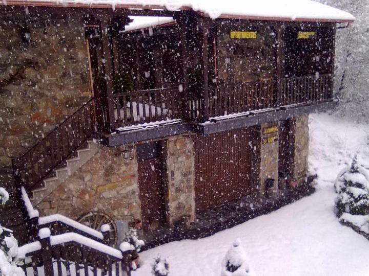 Alojamientos Rurales El Fontano Galende ภายนอก รูปภาพ